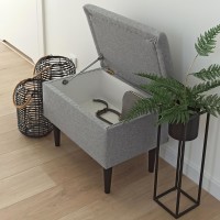 Środek skrzyni tapicerowanej.