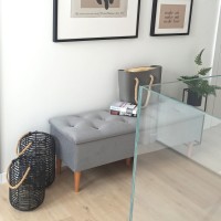 Skrzynia do przedpokoju tapicerowana.