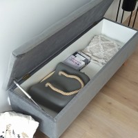 Pufa ze schowkiem tapicerowana.