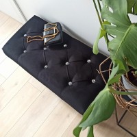 Mebel na wymiar pikowany diamentami.