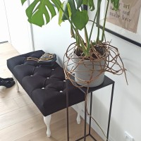 Siedzisko do przedpokoju pikowane szklanym guzikiem.