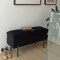 Pufa z pojemnikiem na akcesoria - praktyczne miejsce na przechowywanie.