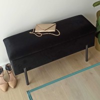 Pufa z designerskim schowkiem na buty - funkcjonalność w designerskim wydaniu.