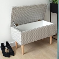 Pufa z miejscem do przechowywania - widok wnętrza schowka.