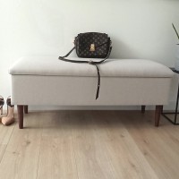 Skrzynia tapicerowana w nowoczesnym wnętrzu