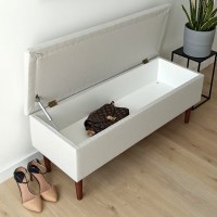 Otwarta skrzynia ze schowkiem, ukazująca pojemne wnętrze